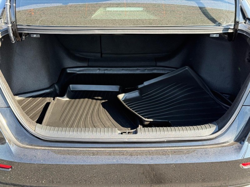 Honda Accord Hybrid Vehicle Full-screen Gallery Image 07