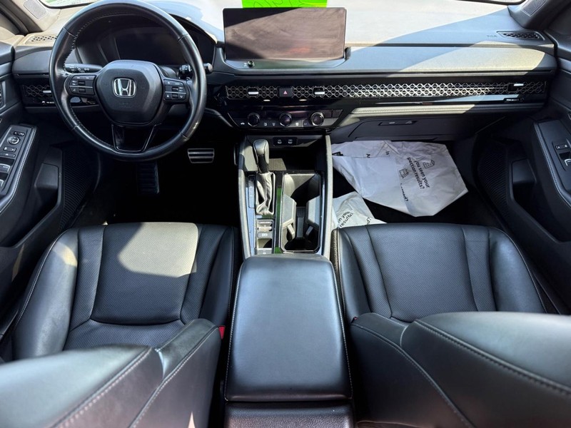 Honda Accord Hybrid Vehicle Full-screen Gallery Image 12
