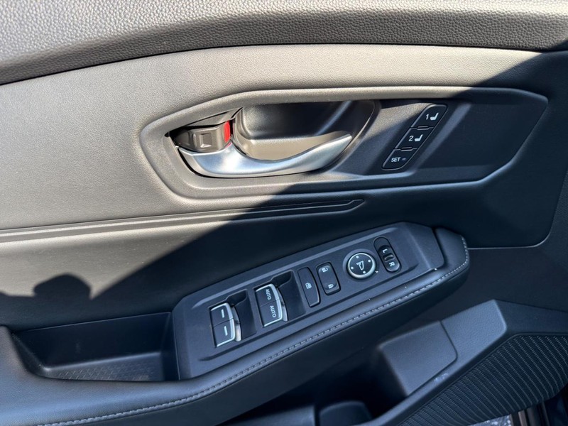 Honda Accord Hybrid Vehicle Full-screen Gallery Image 26