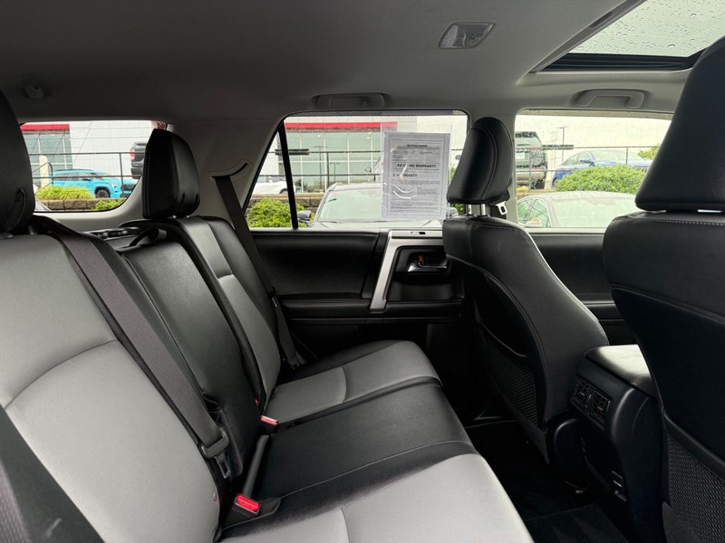 Toyota 4Runner Vehicle Image 09