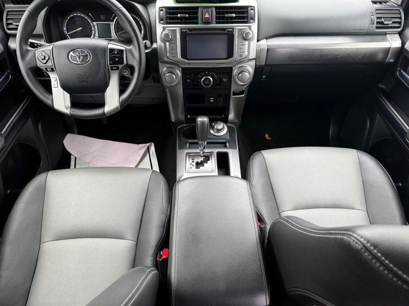 Toyota 4Runner Vehicle Image 11