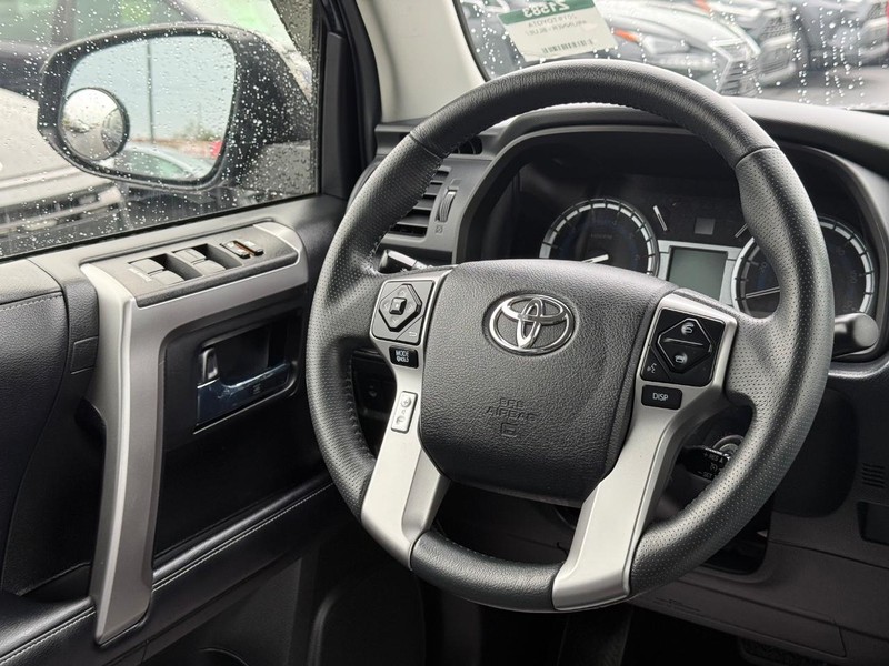 Toyota 4Runner Vehicle Image 12