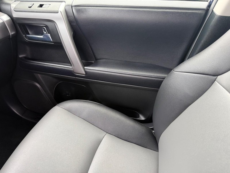 Toyota 4Runner Vehicle Image 19