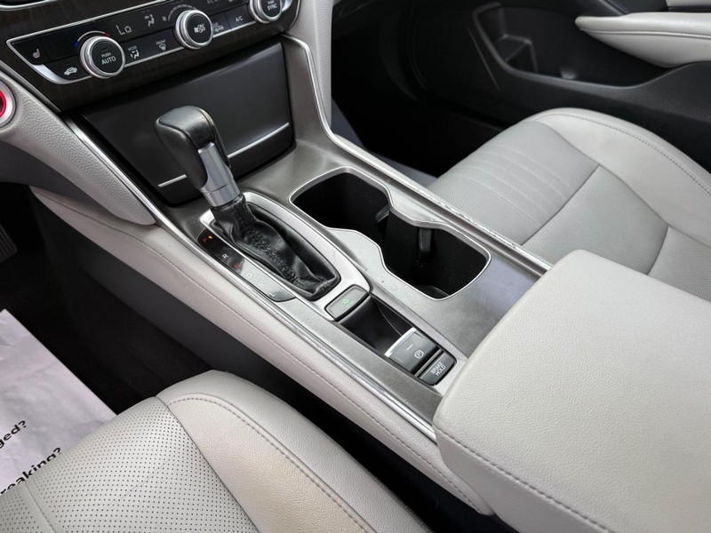 Honda Accord Sedan Vehicle Image 21