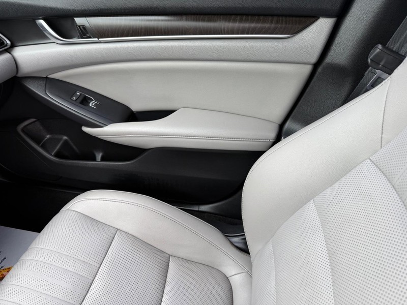 Honda Accord Sedan Vehicle Image 22