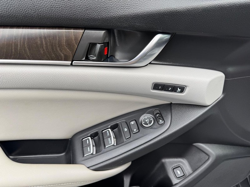 Honda Accord Sedan Vehicle Image 26