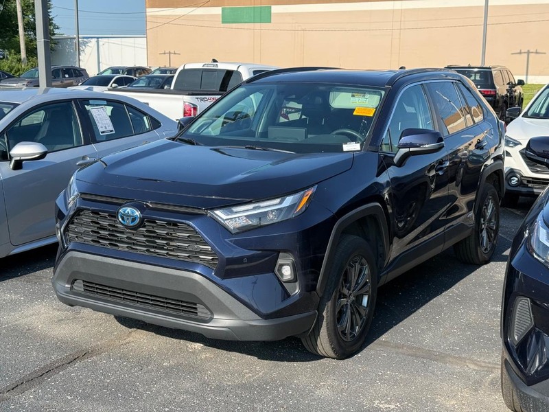 Toyota RAV4 Vehicle Image 02