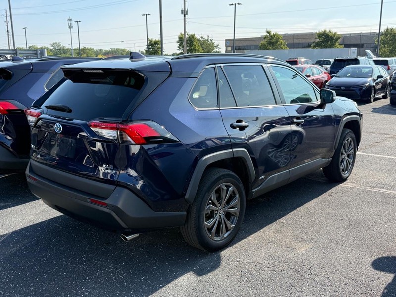 Toyota RAV4 Vehicle Image 04