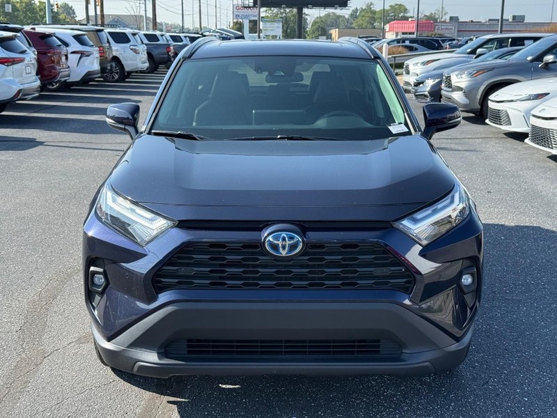 Toyota RAV4 Vehicle Full-screen Gallery Image 10