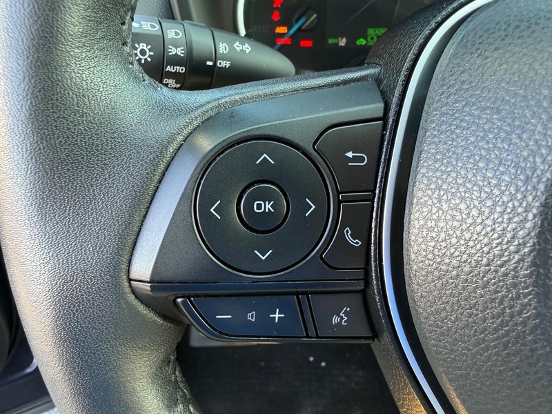 Toyota RAV4 Vehicle Full-screen Gallery Image 15