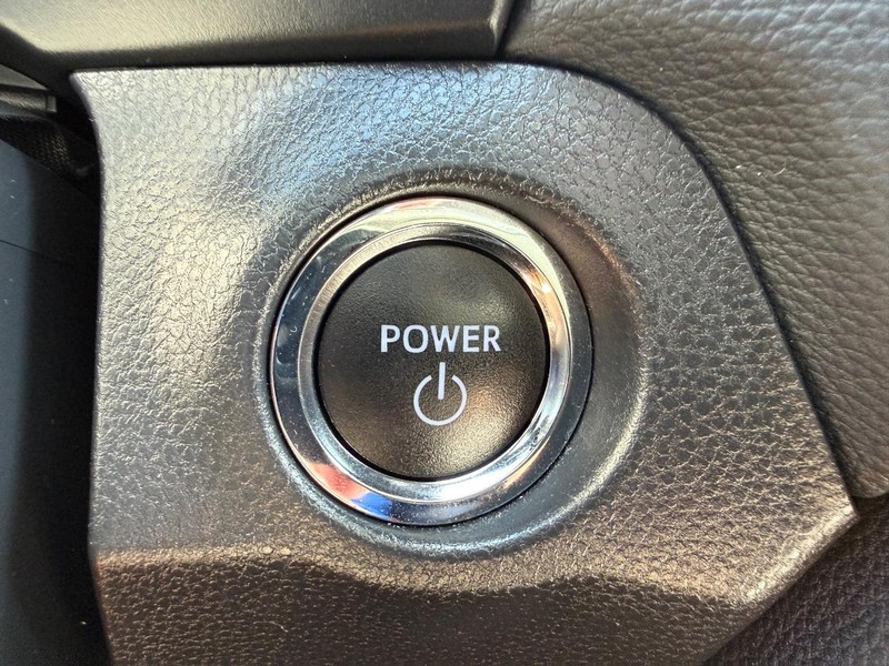 Toyota RAV4 Vehicle Full-screen Gallery Image 17