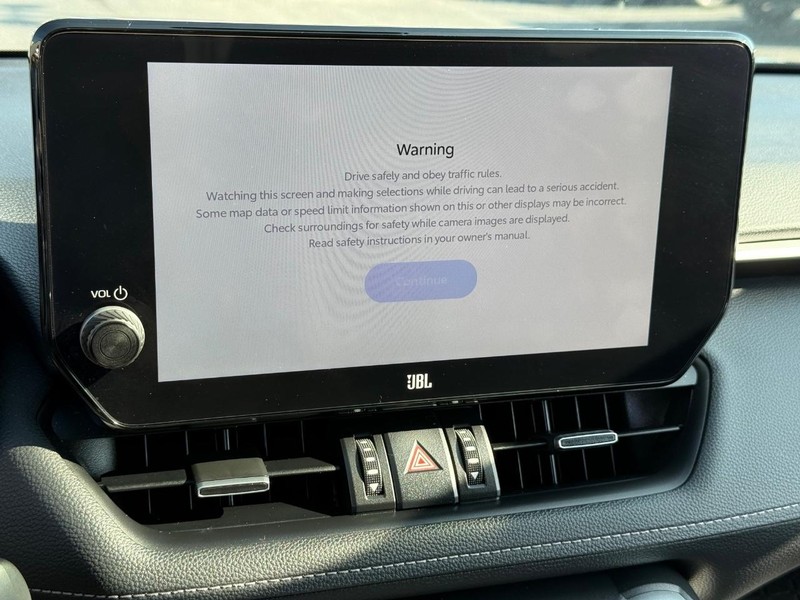 Toyota RAV4 Vehicle Full-screen Gallery Image 19