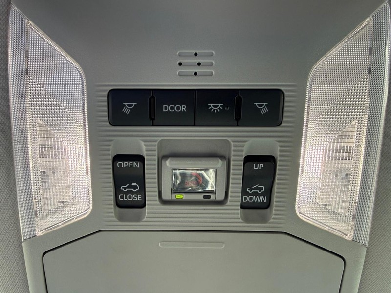 Toyota RAV4 Vehicle Full-screen Gallery Image 24