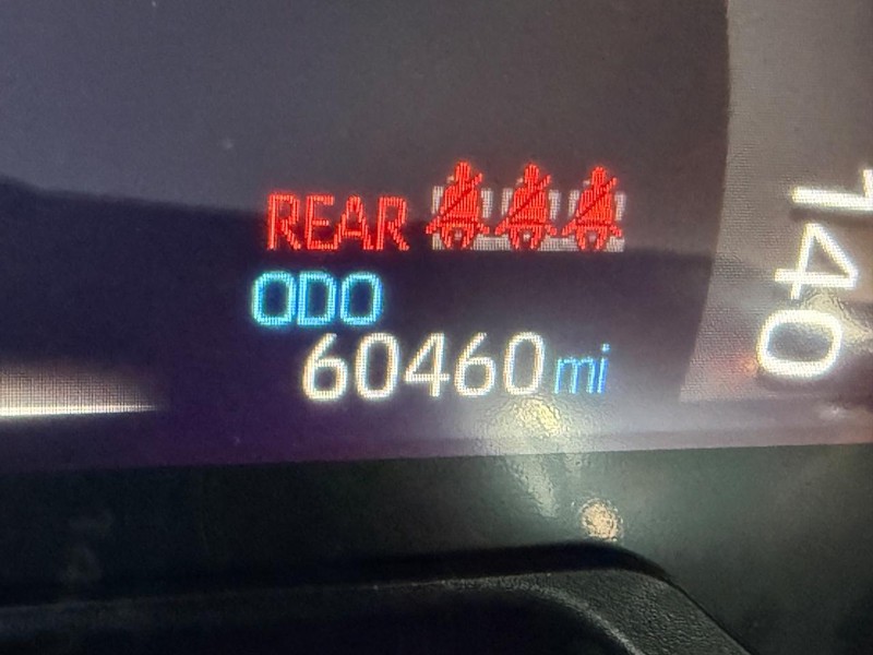 Toyota RAV4 Vehicle Full-screen Gallery Image 26