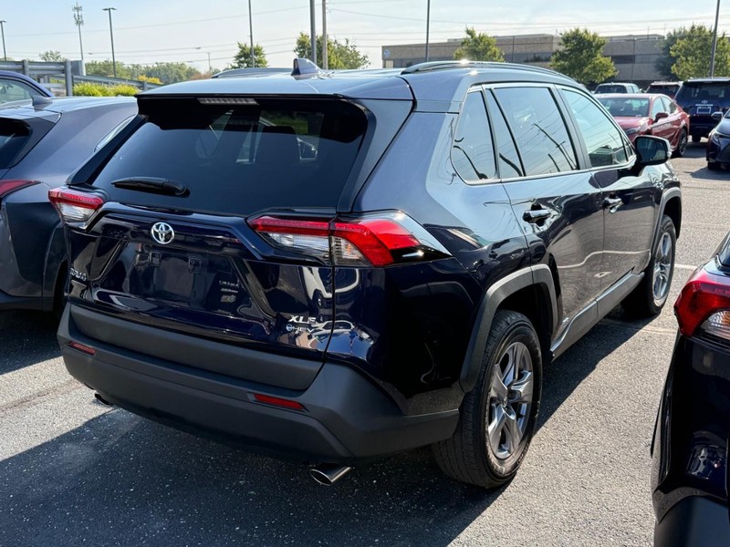 Toyota RAV4 Vehicle Image 04