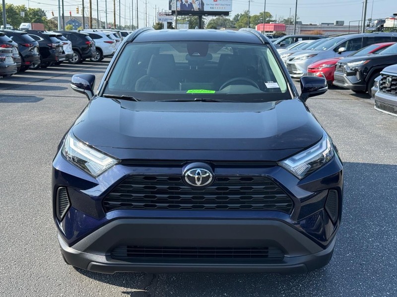 Toyota RAV4 Vehicle Image 09