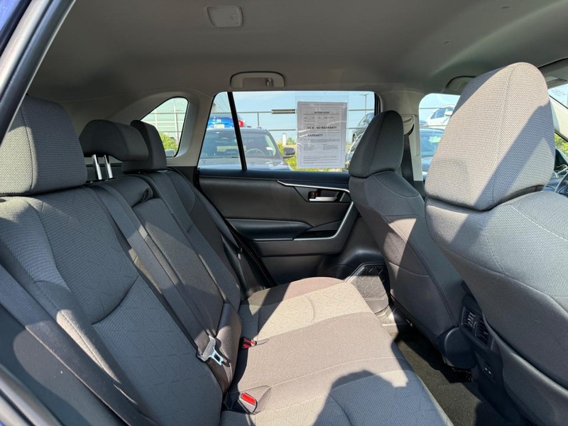 Toyota RAV4 Vehicle Image 10