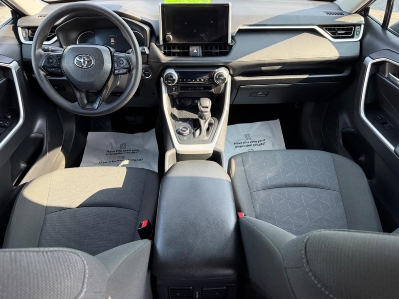 Toyota RAV4 Vehicle Image 11