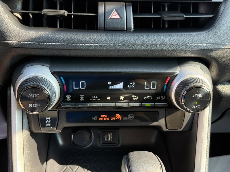 Toyota RAV4 Vehicle Image 18