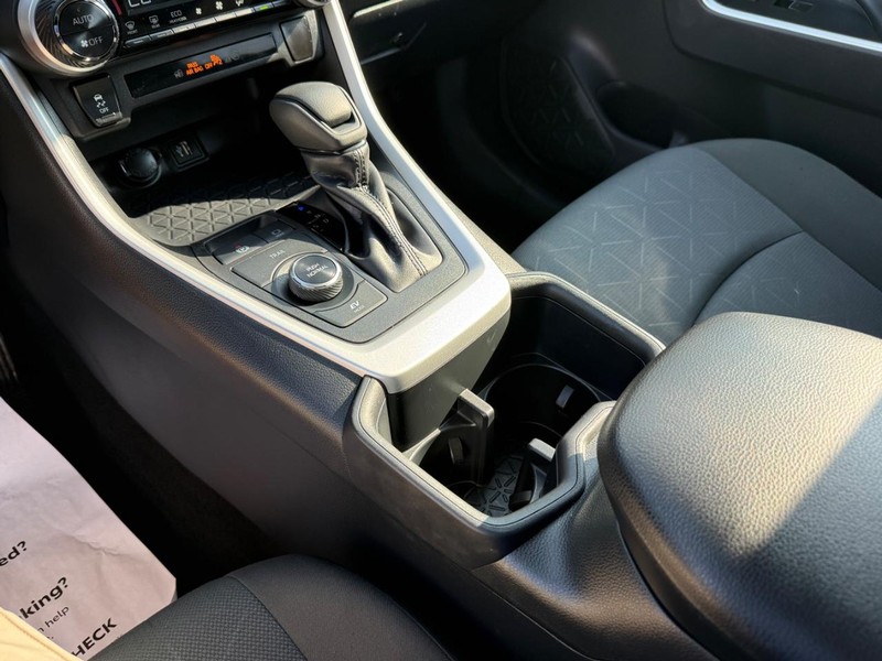 Toyota RAV4 Vehicle Image 19