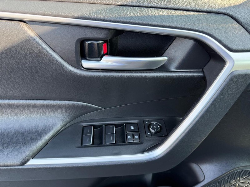 Toyota RAV4 Vehicle Image 23