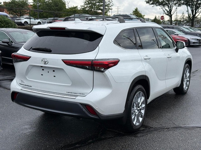 Toyota Highlander Vehicle Image 03