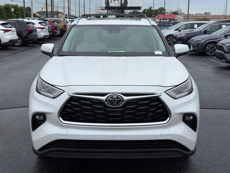 Toyota Highlander Vehicle Image 10