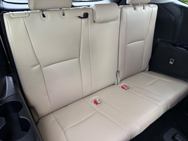 Toyota Highlander Vehicle Image 12