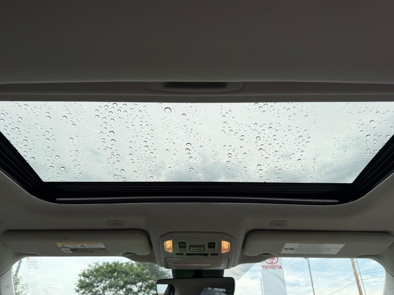 Toyota Highlander Vehicle Image 13