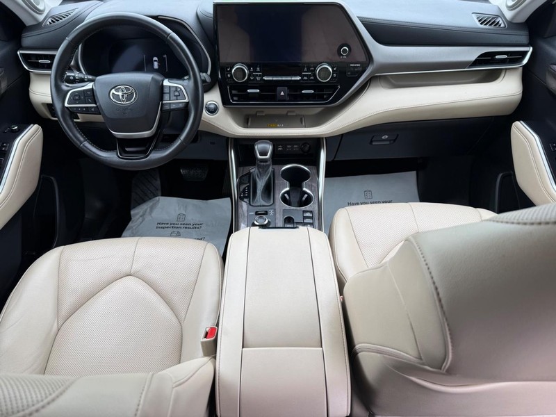 Toyota Highlander Vehicle Image 14