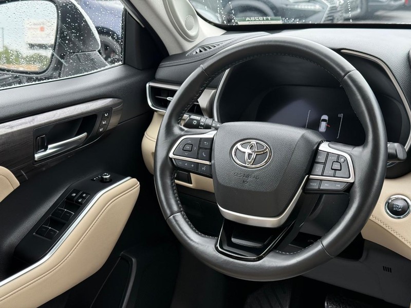 Toyota Highlander Vehicle Image 15