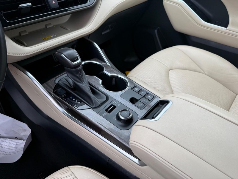 Toyota Highlander Vehicle Image 22