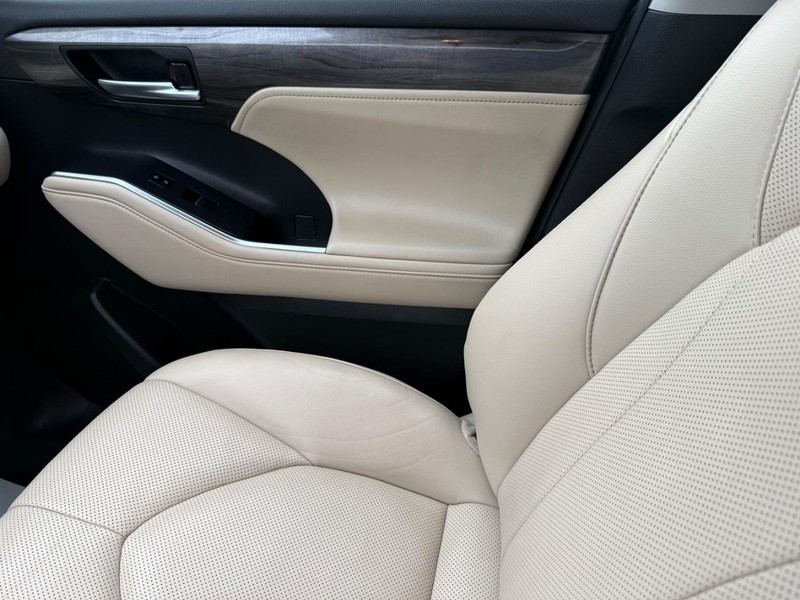Toyota Highlander Vehicle Image 23