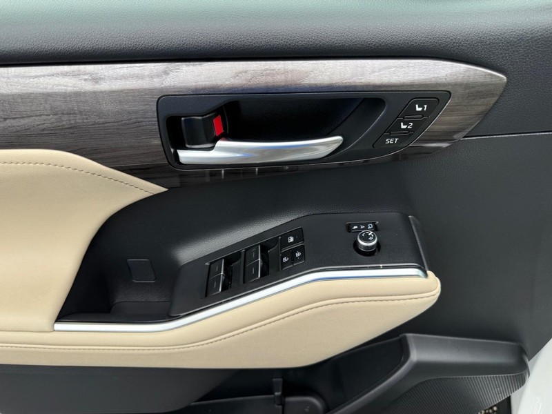 Toyota Highlander Vehicle Image 27