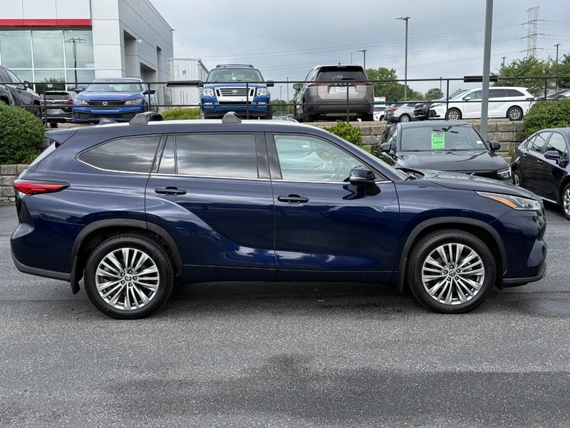 Toyota Highlander Vehicle Image 02