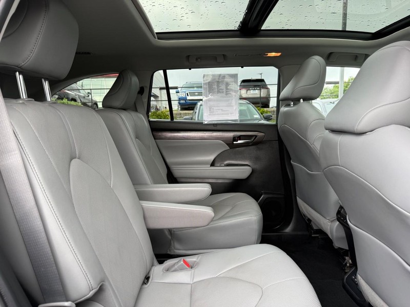 Toyota Highlander Vehicle Image 11