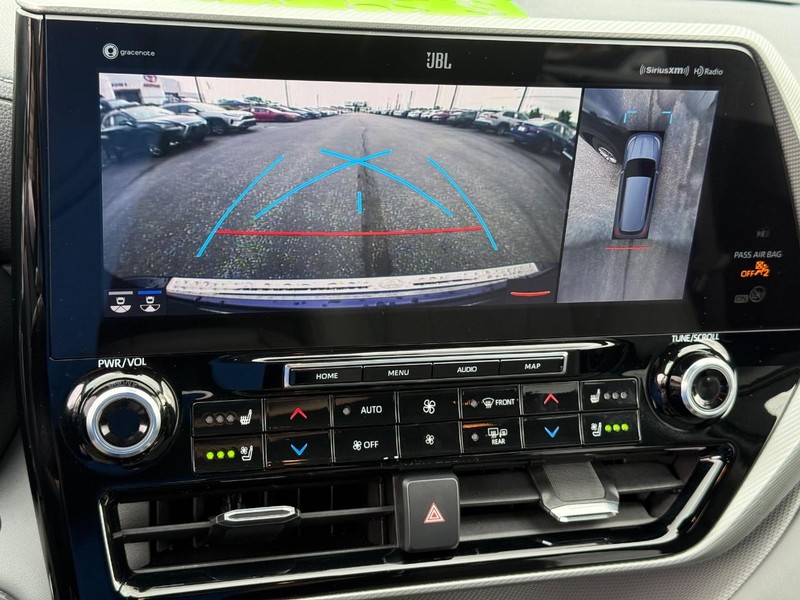 Toyota Highlander Vehicle Image 21