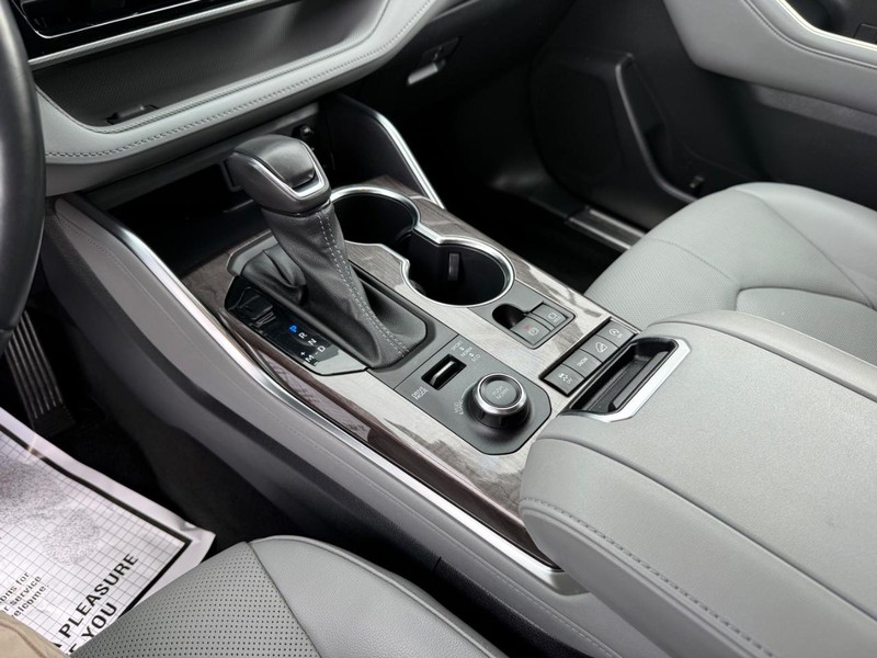 Toyota Highlander Vehicle Image 22