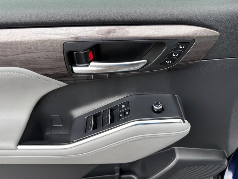 Toyota Highlander Vehicle Image 27