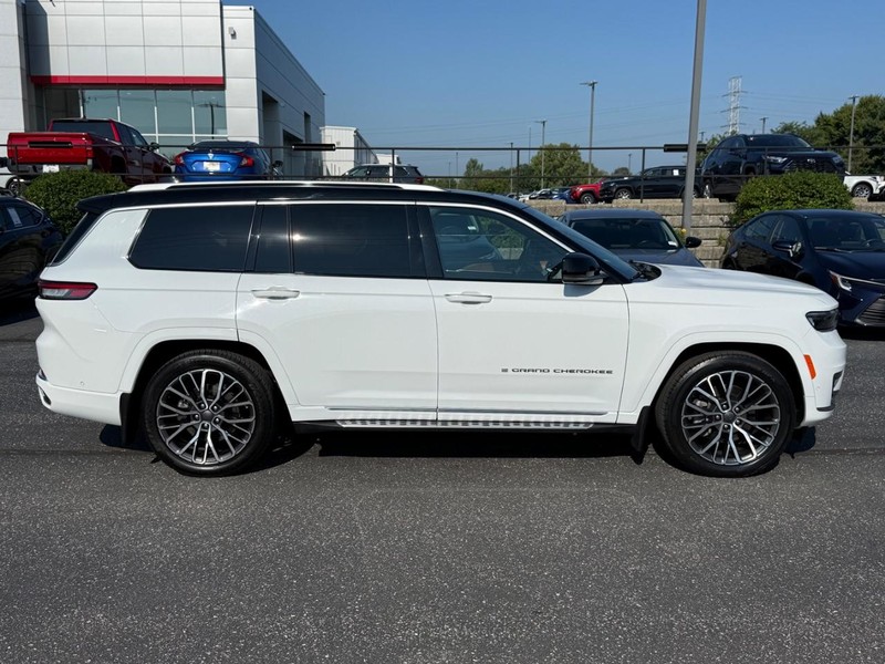 Jeep Grand Cherokee L Vehicle Image 02