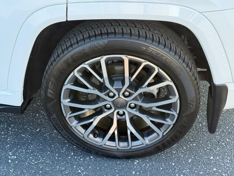 Jeep Grand Cherokee L Vehicle Image 06