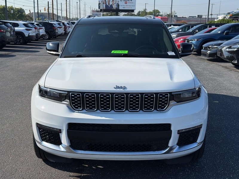 Jeep Grand Cherokee L Vehicle Image 10