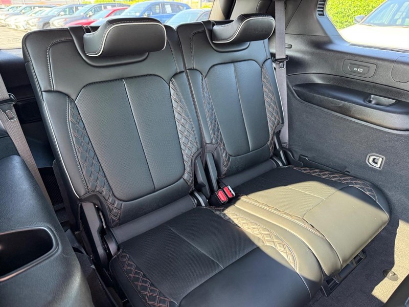 Jeep Grand Cherokee L Vehicle Image 11