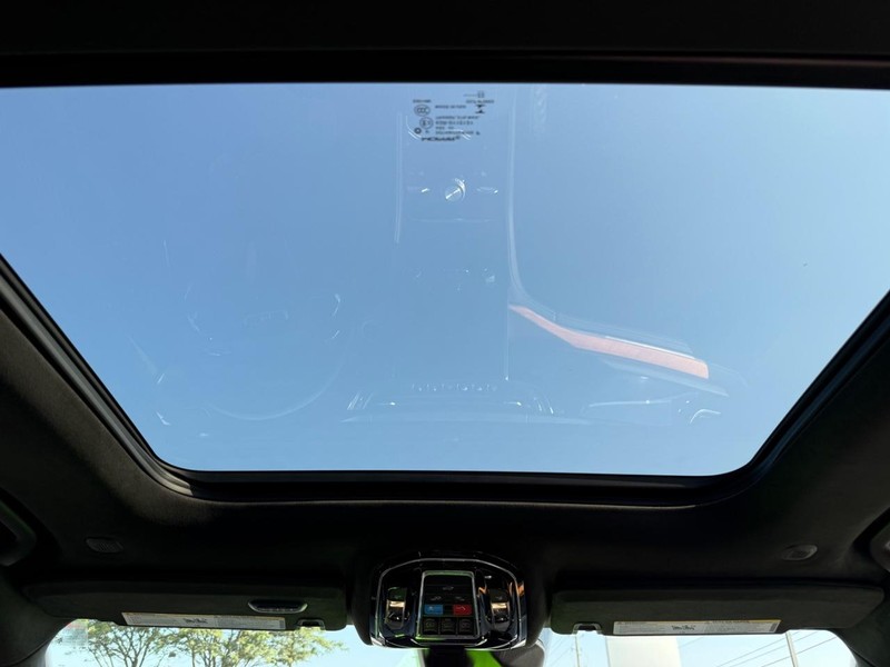 Jeep Grand Cherokee L Vehicle Image 13