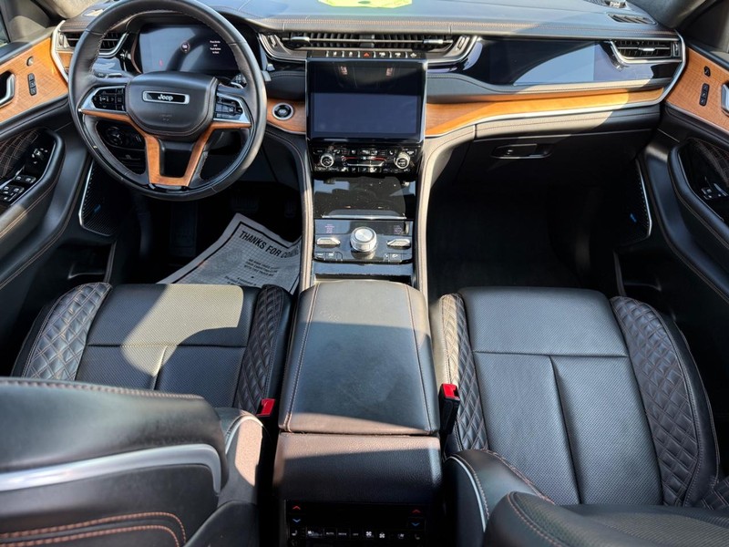 Jeep Grand Cherokee L Vehicle Image 14
