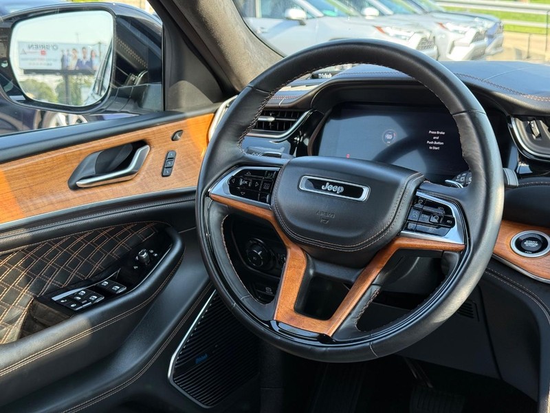 Jeep Grand Cherokee L Vehicle Image 15