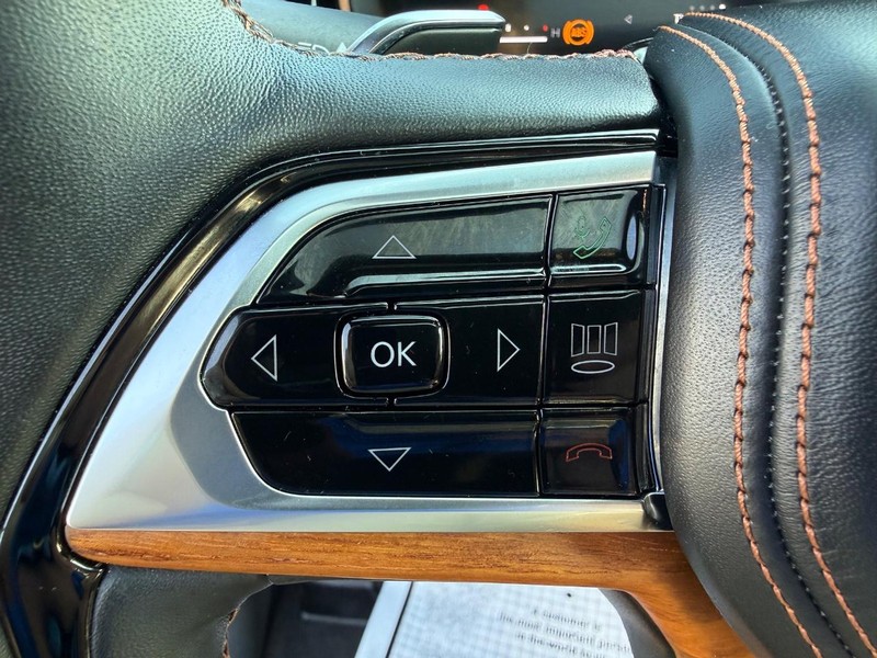 Jeep Grand Cherokee L Vehicle Image 16