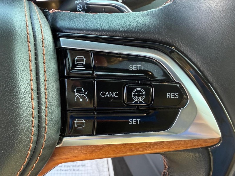 Jeep Grand Cherokee L Vehicle Image 17