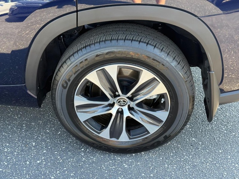 Toyota Highlander Vehicle Image 06