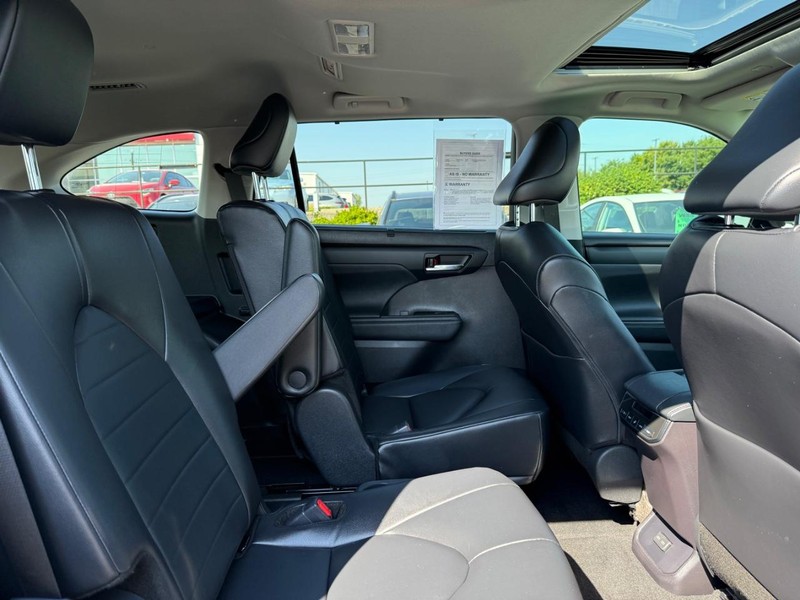 Toyota Highlander Vehicle Image 11